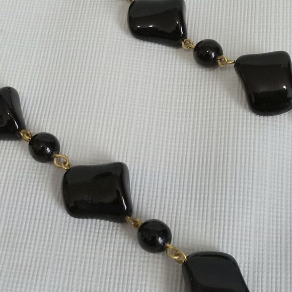Vintage Shiny Black Faux Stone Beaded Gold Toned Links Single Strand Necklace - Picture 5 of 10